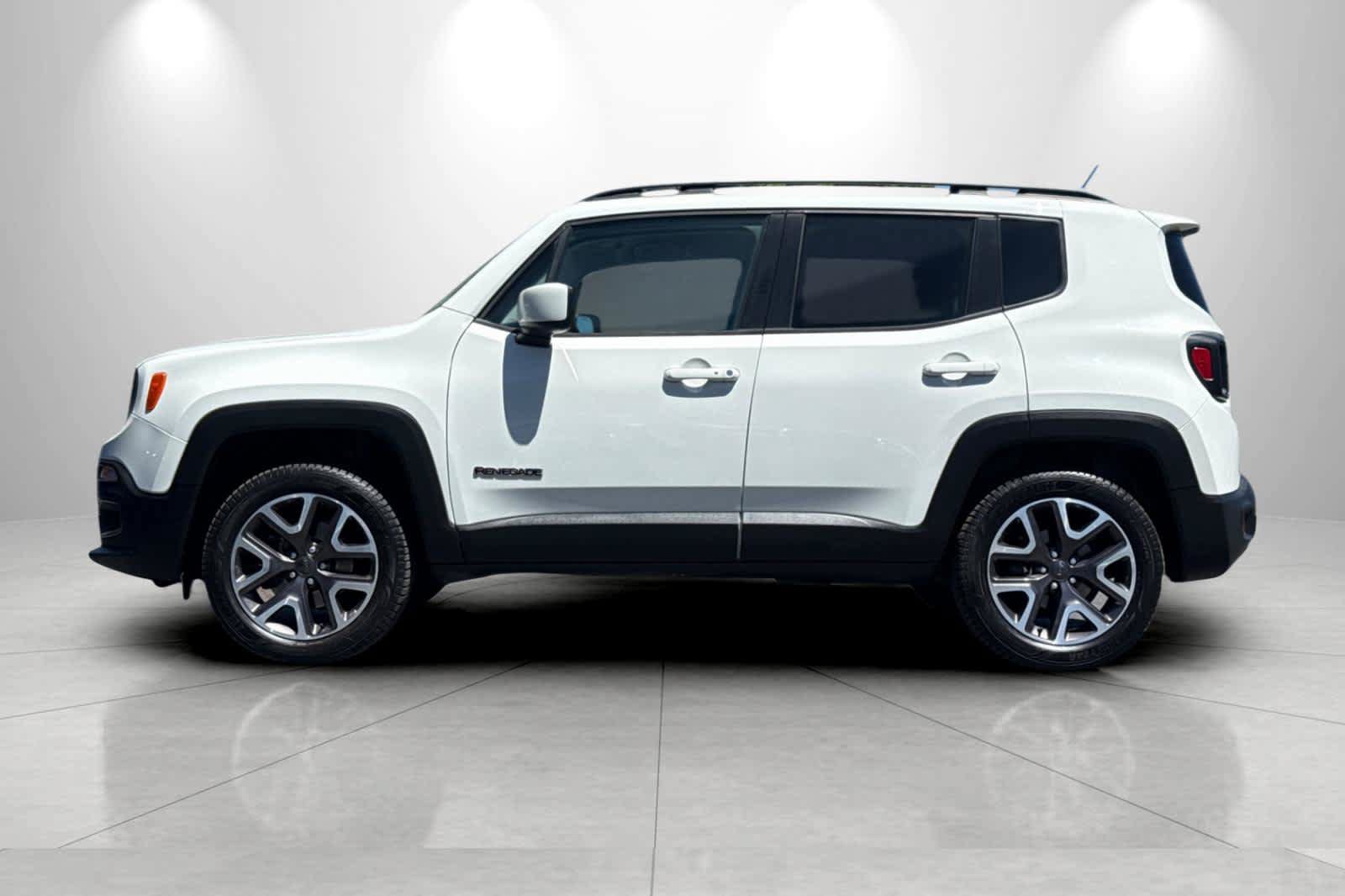 Used 2017 Jeep Renegade Latitude w/ Popular Equipment Group AWD/4WD image 5