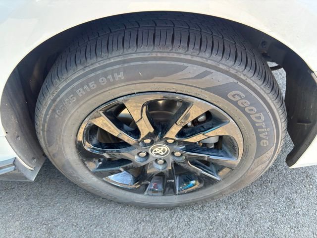 Certified 2022 Toyota Prius AWD image 11