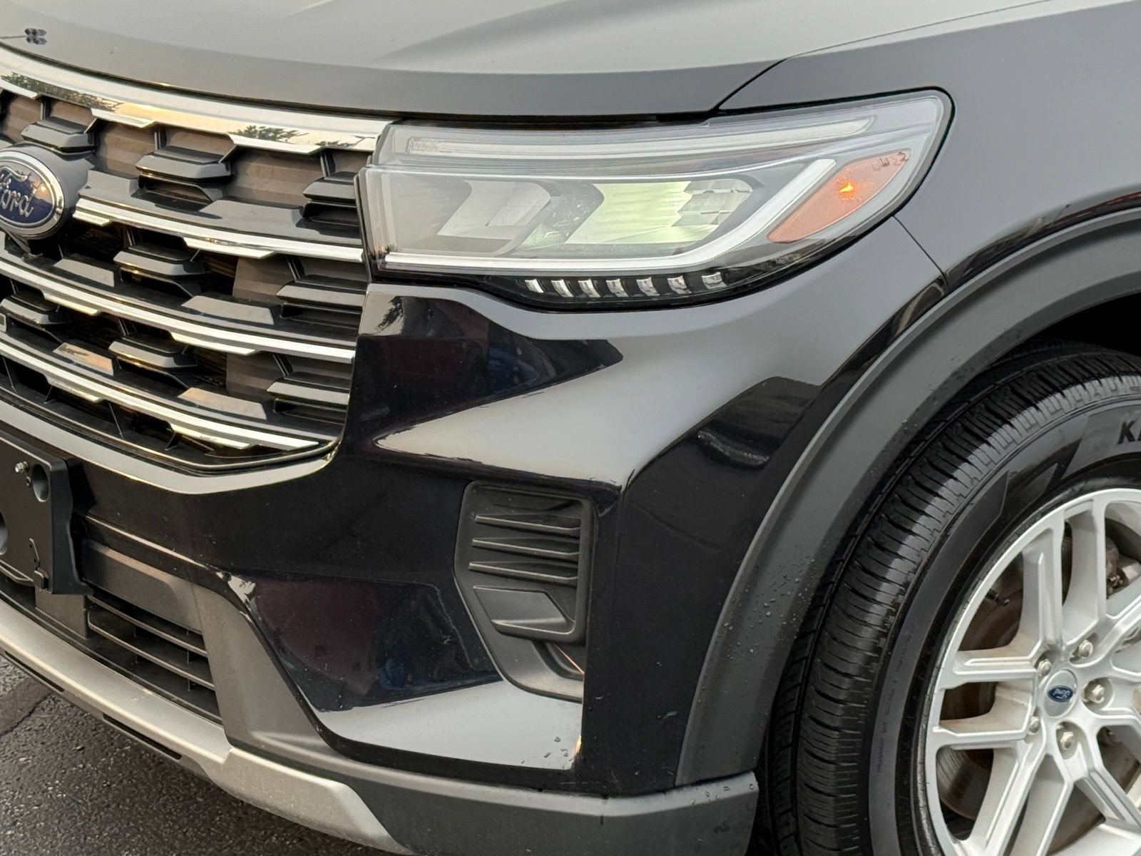 Used 2025 Ford Explorer Active AWD/4WD image 10