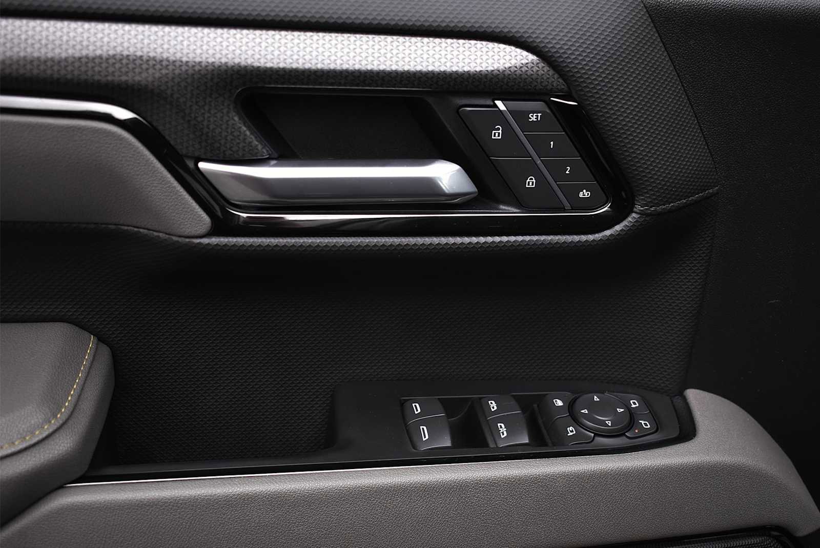 Used 2025 Chevrolet Silverado 1500 ZR2 w/ Technology Package image 24