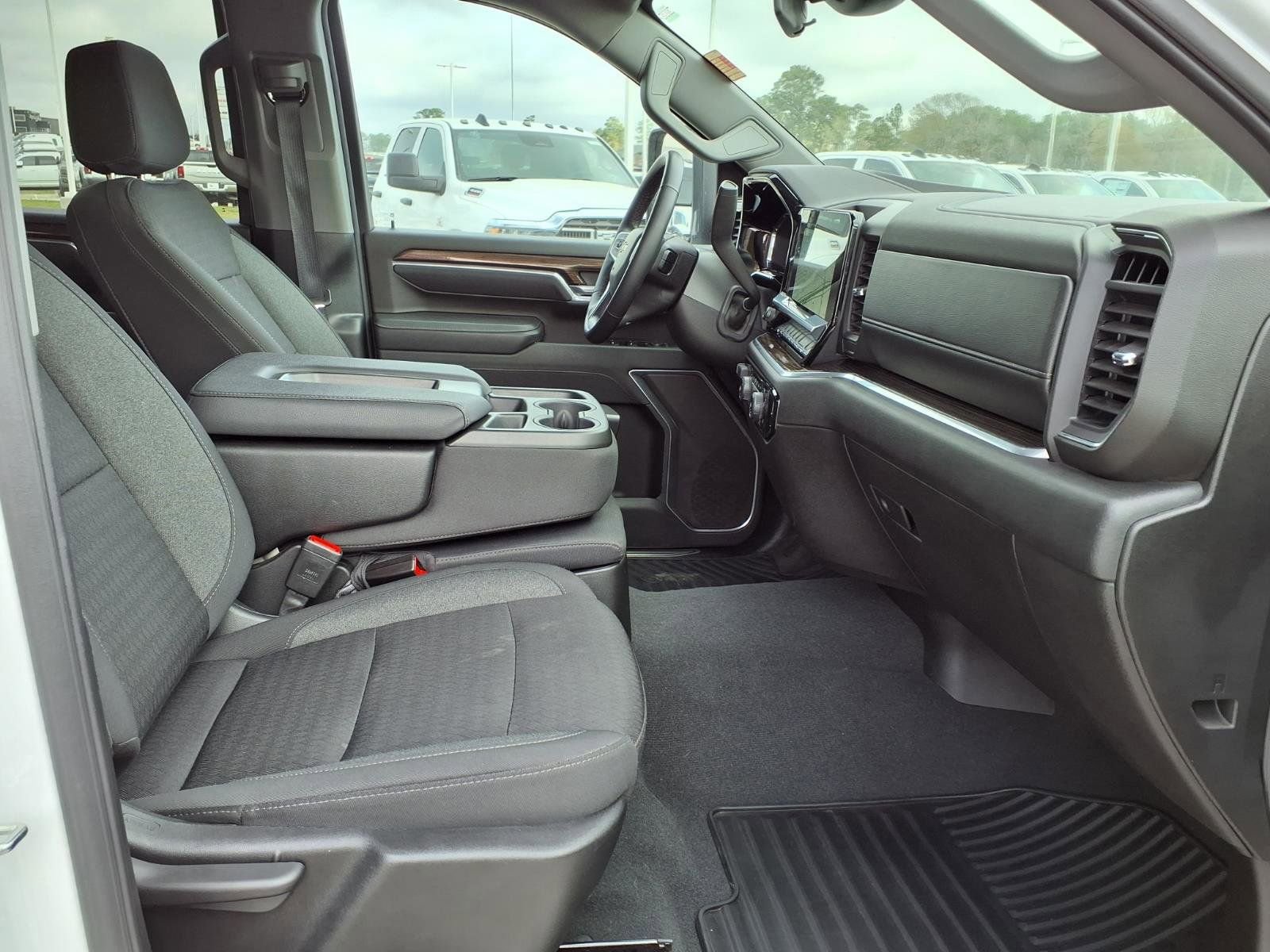 Used 2025 Chevrolet Silverado 2500 LT w/ Convenience Package image 19