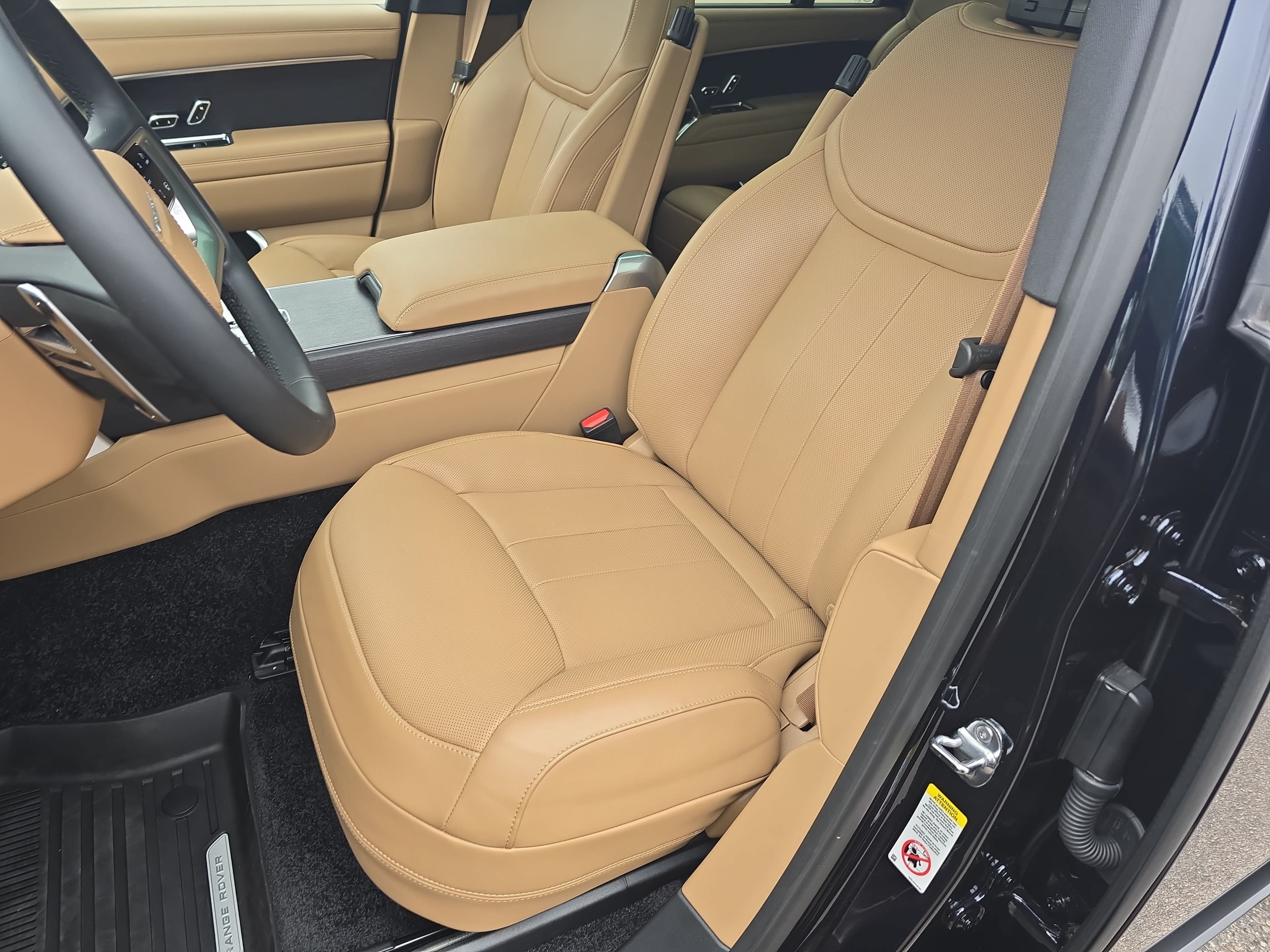 Certified 2026 Land Rover Range Rover Long Wheelbase SE AWD/4WD image 16