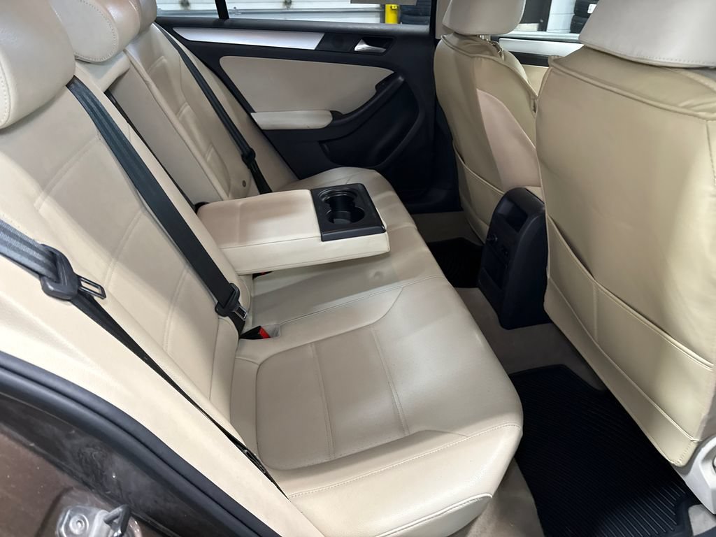 Used 2012 Volkswagen Jetta TDI FWD image 13