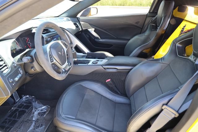 Used 2015 Chevrolet Corvette Z06 w/ 3LZ Preferred Equipment Group RWD image 11
