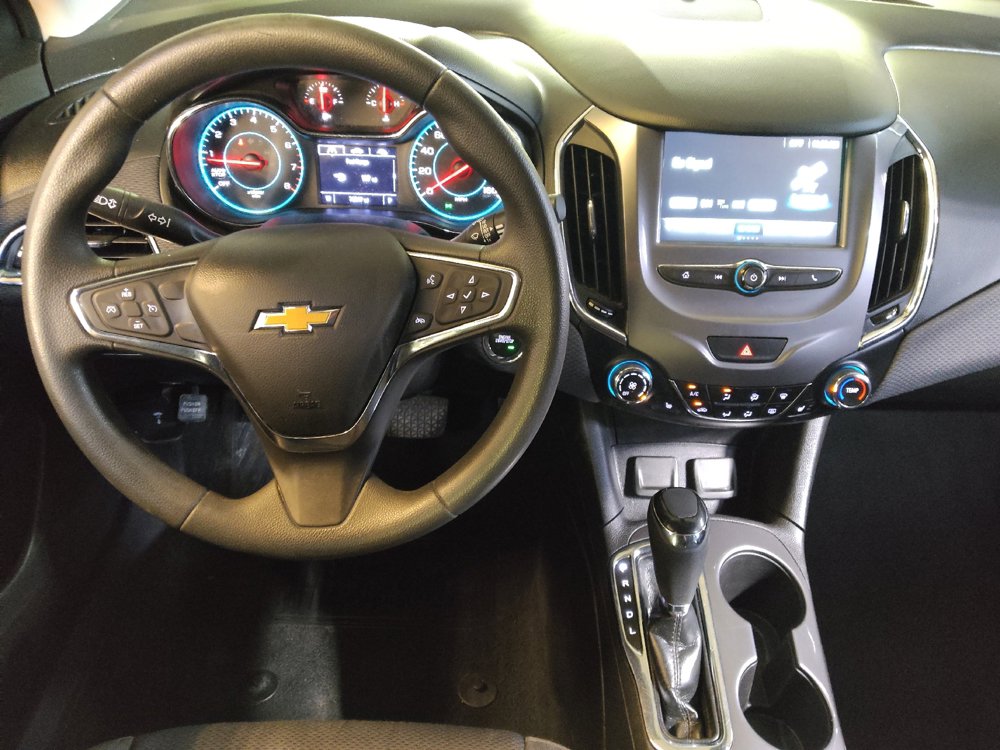 Used 2018 Chevrolet Cruze LT w/ Convenience Package FWD image 22