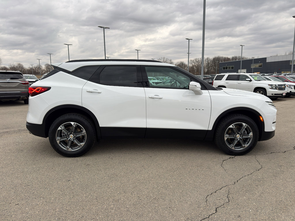 Used 2024 Chevrolet Blazer LT w/ Sound & Technology Package AWD/4WD image 4