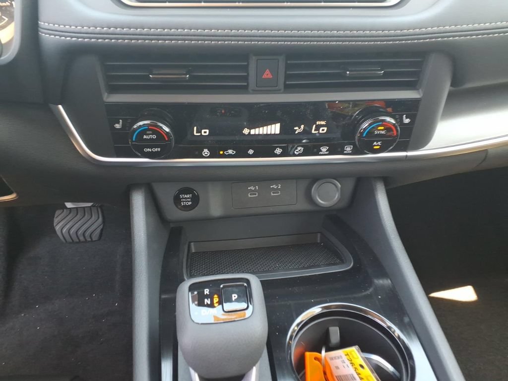 New 2026 Nissan Rogue Dark Armor AWD/4WD image 25