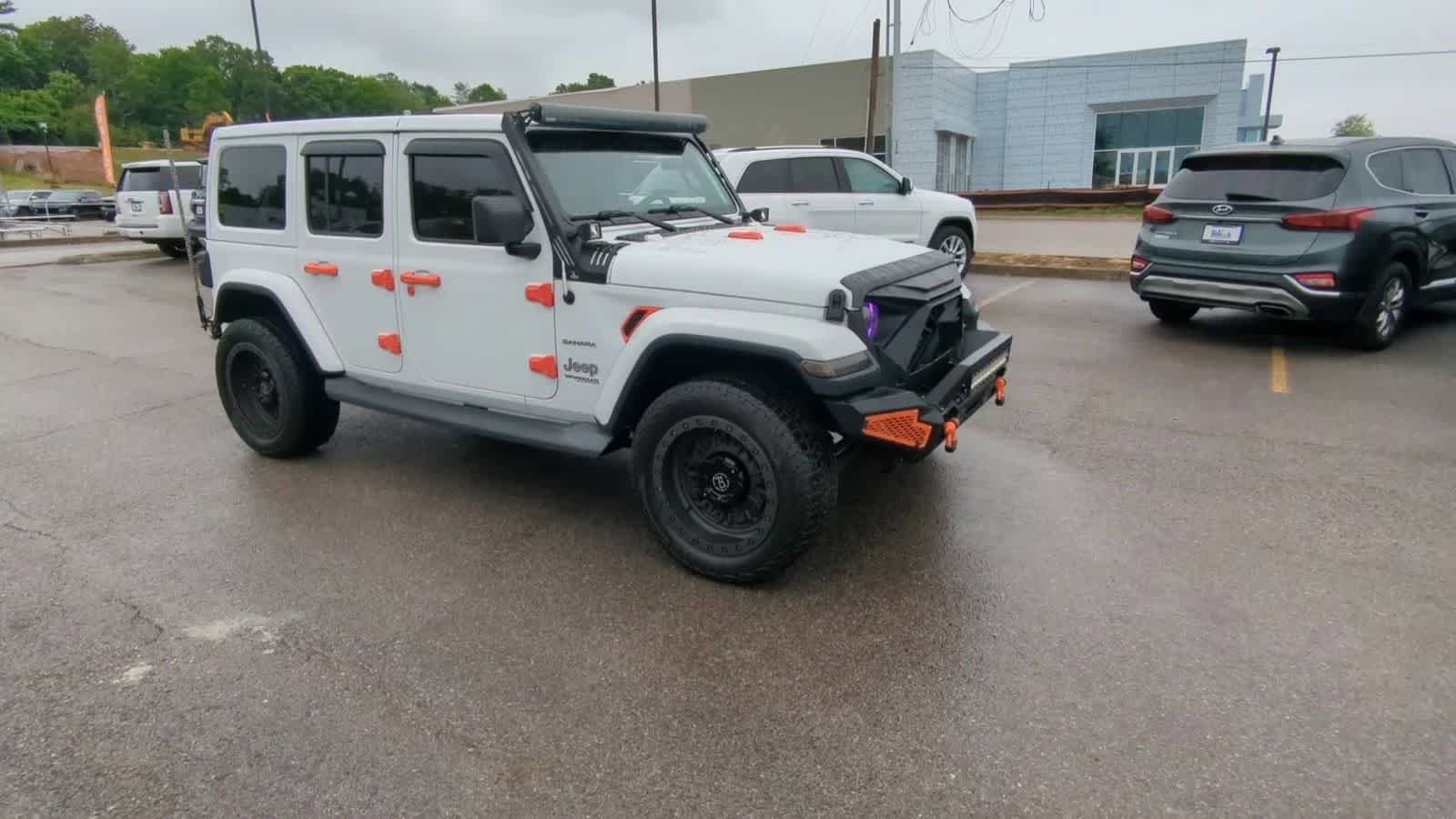 Used 2019 Jeep Wrangler Unlimited Sahara w/ Cold Weather Group AWD/4WD image 2