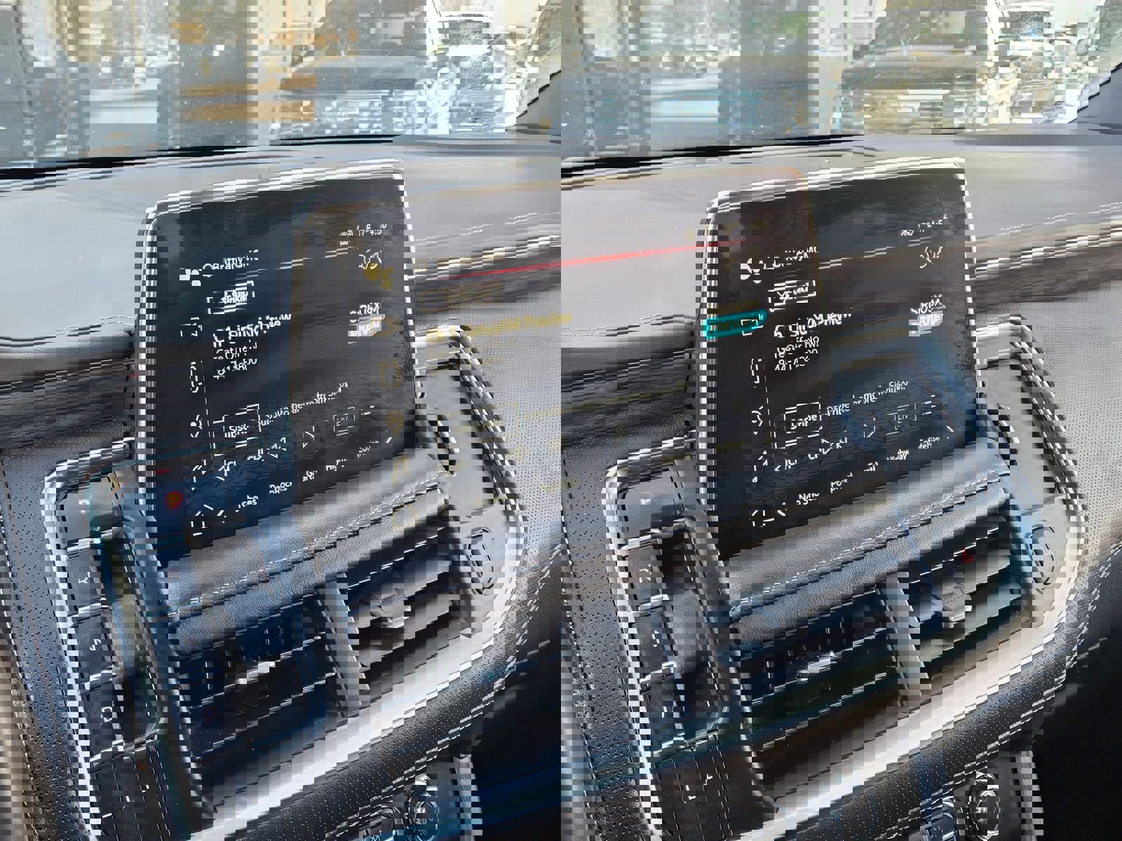 Used 2022 GMC Yukon XL SLT w/ SLT Premium Package image 17