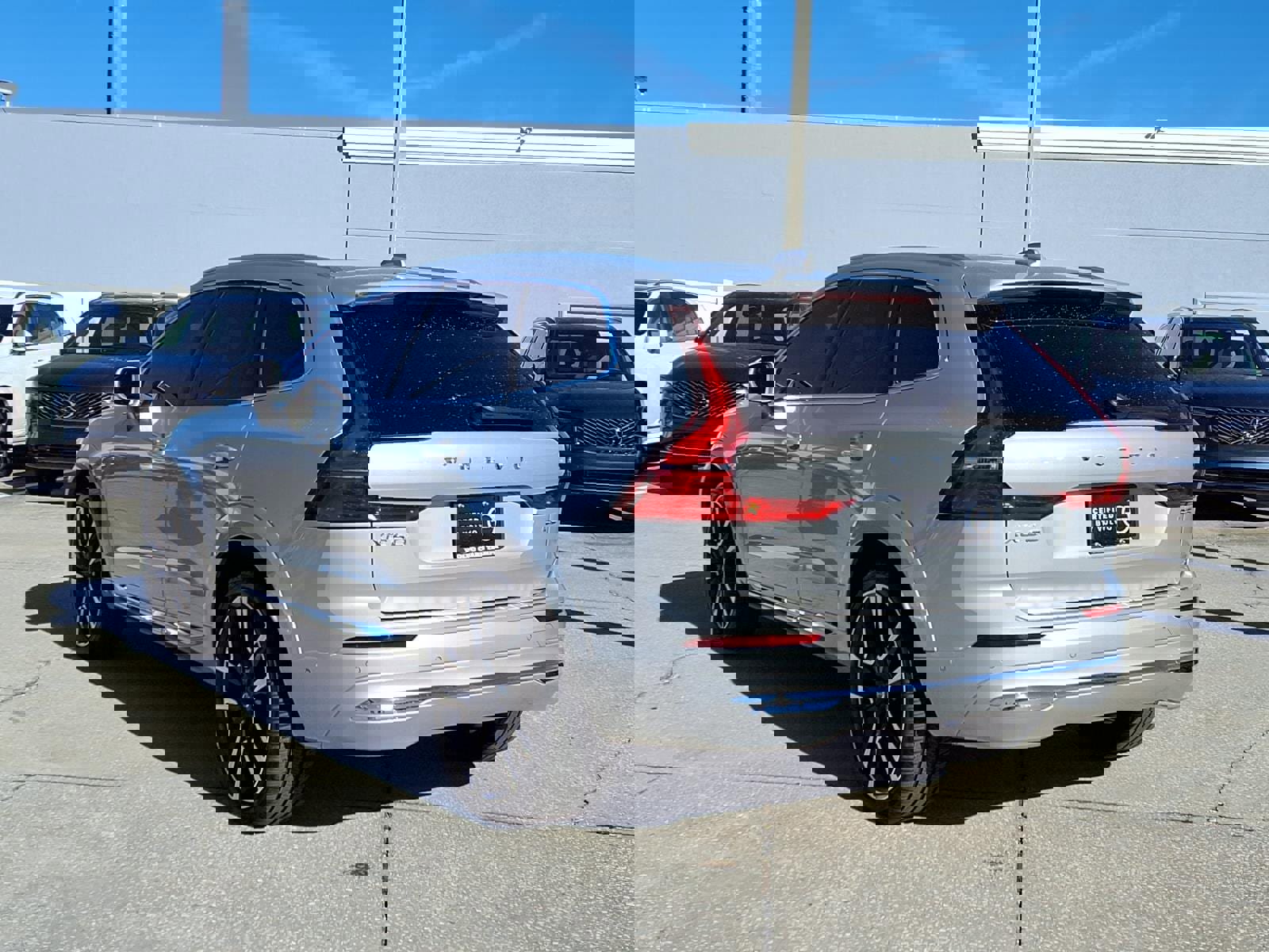 Certified 2023 Volvo XC60 B5 Ultimate w/ Protection Package Premier image 5