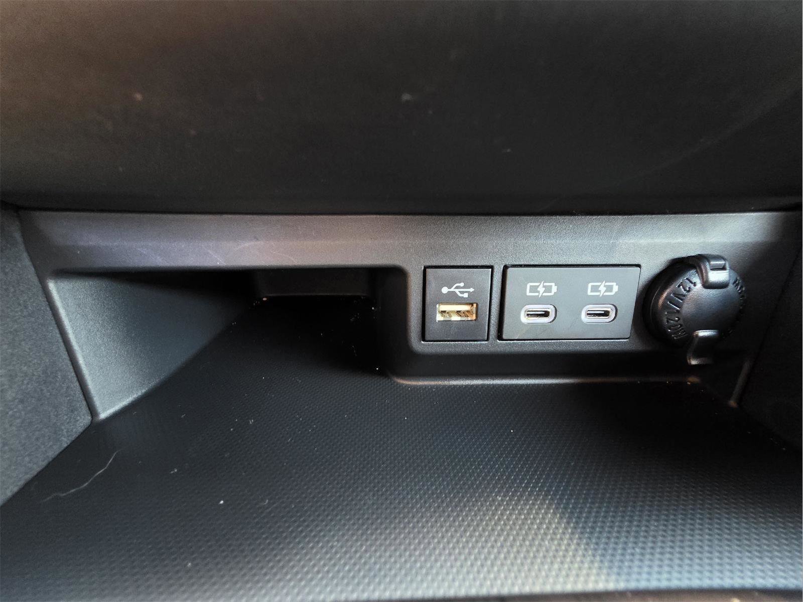 Used 2025 Toyota Highlander Platinum image 22