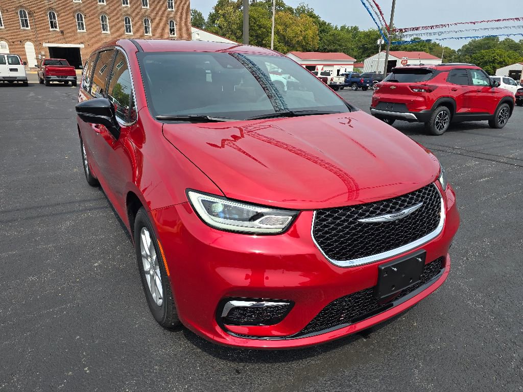 New 2026 Chrysler Pacifica Select