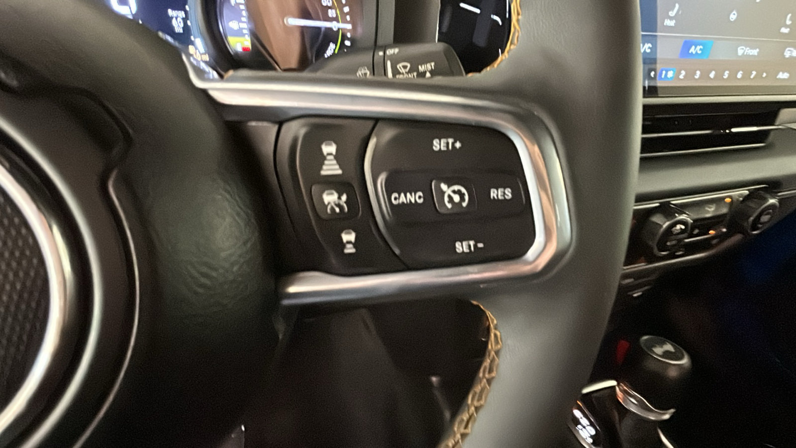 Used 2024 Jeep Wrangler Unlimited Sahara w/ Technology Group AWD/4WD image 20