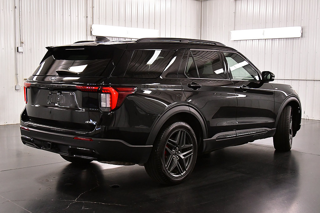 Used 2025 Ford Explorer ST-Line w/ ST-Line Street Pack AWD/4WD image 7