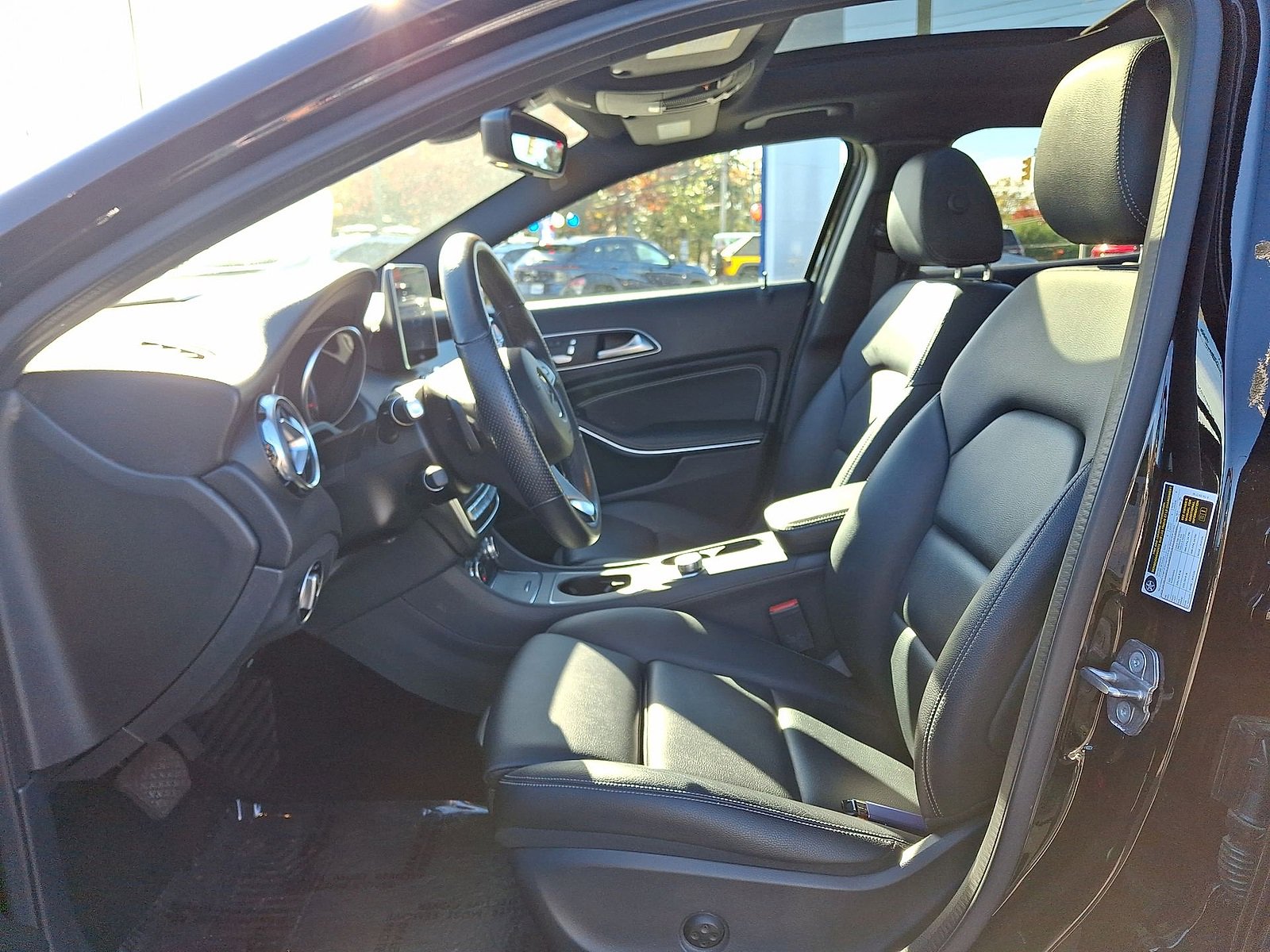 Used 2020 Mercedes-Benz GLA 250 GLA 250 w/ Premium Package image 17