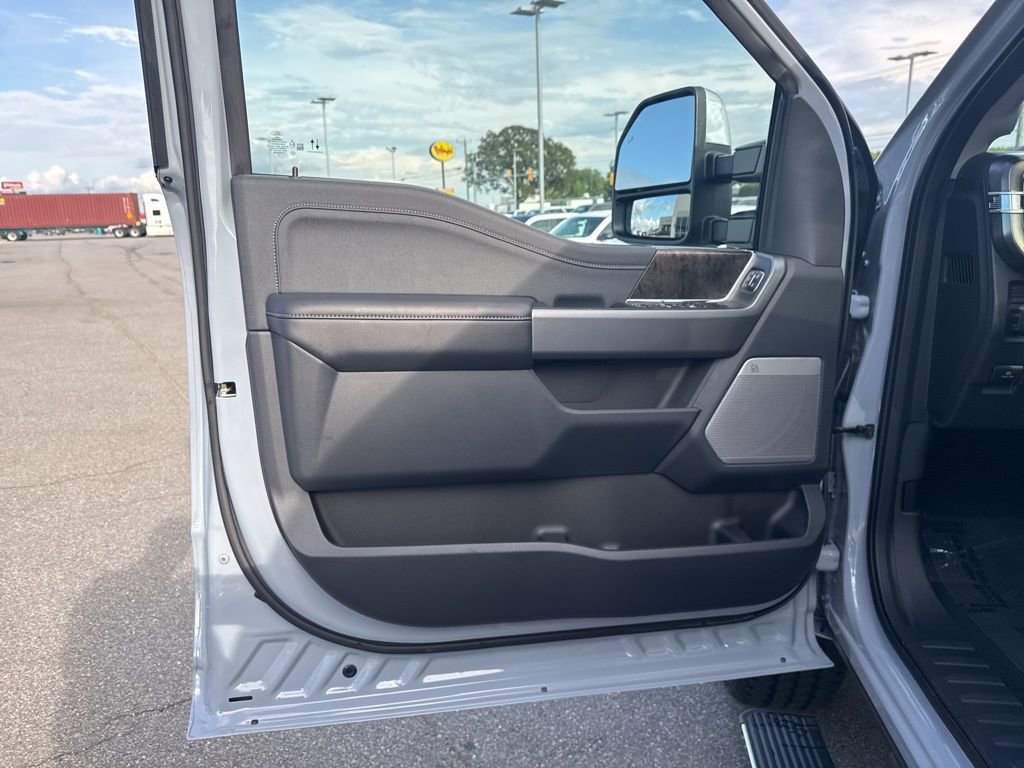 New 2025 Ford F250 Lariat w/ Lariat Ultimate Package image 13