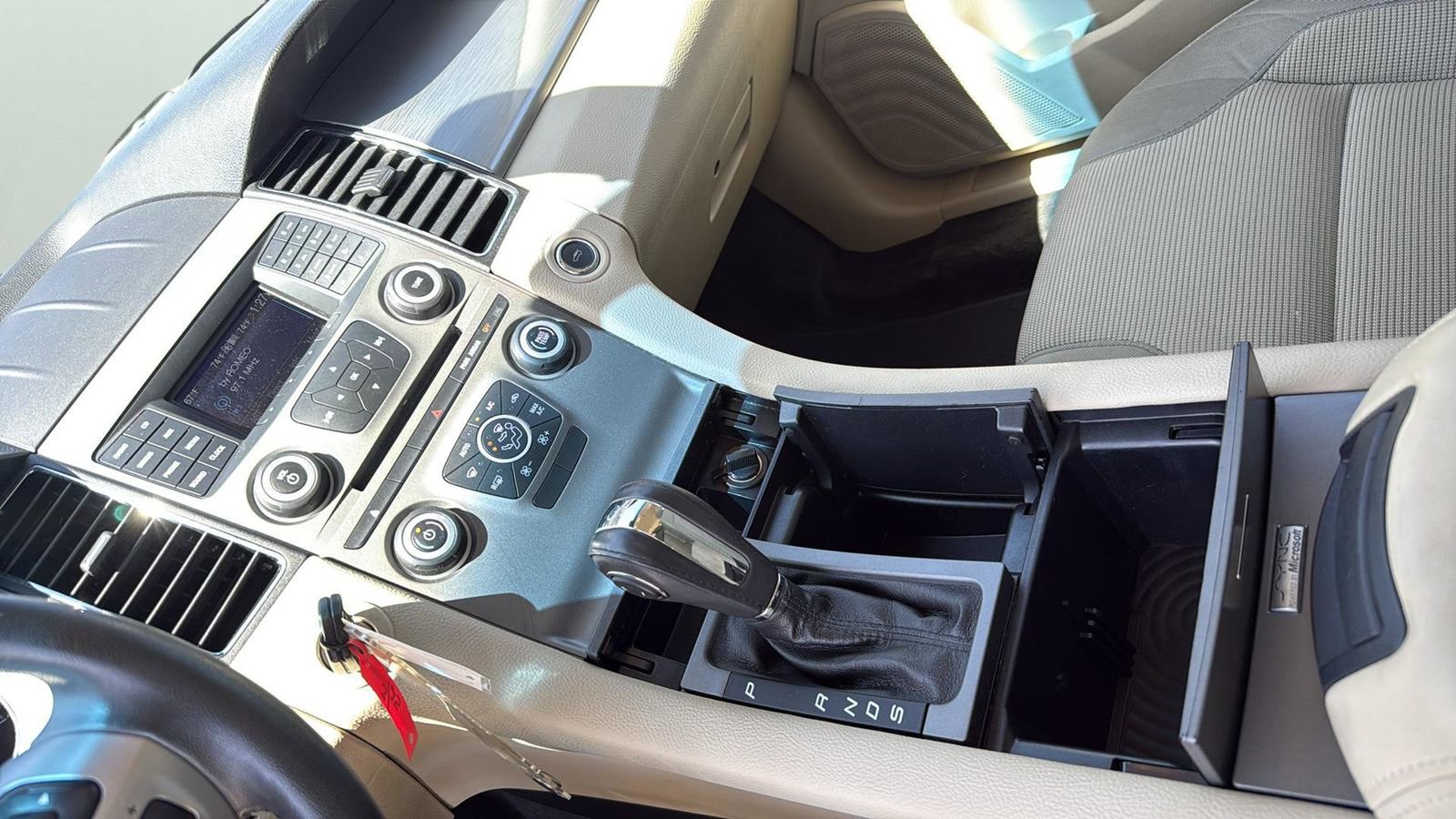 Used 2014 Ford Taurus SEL image 18