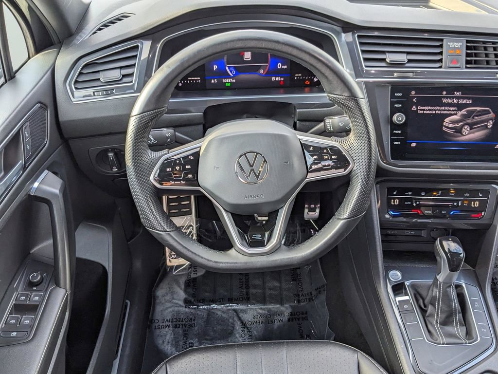 Certified 2022 Volkswagen Tiguan SE R-Line image 14