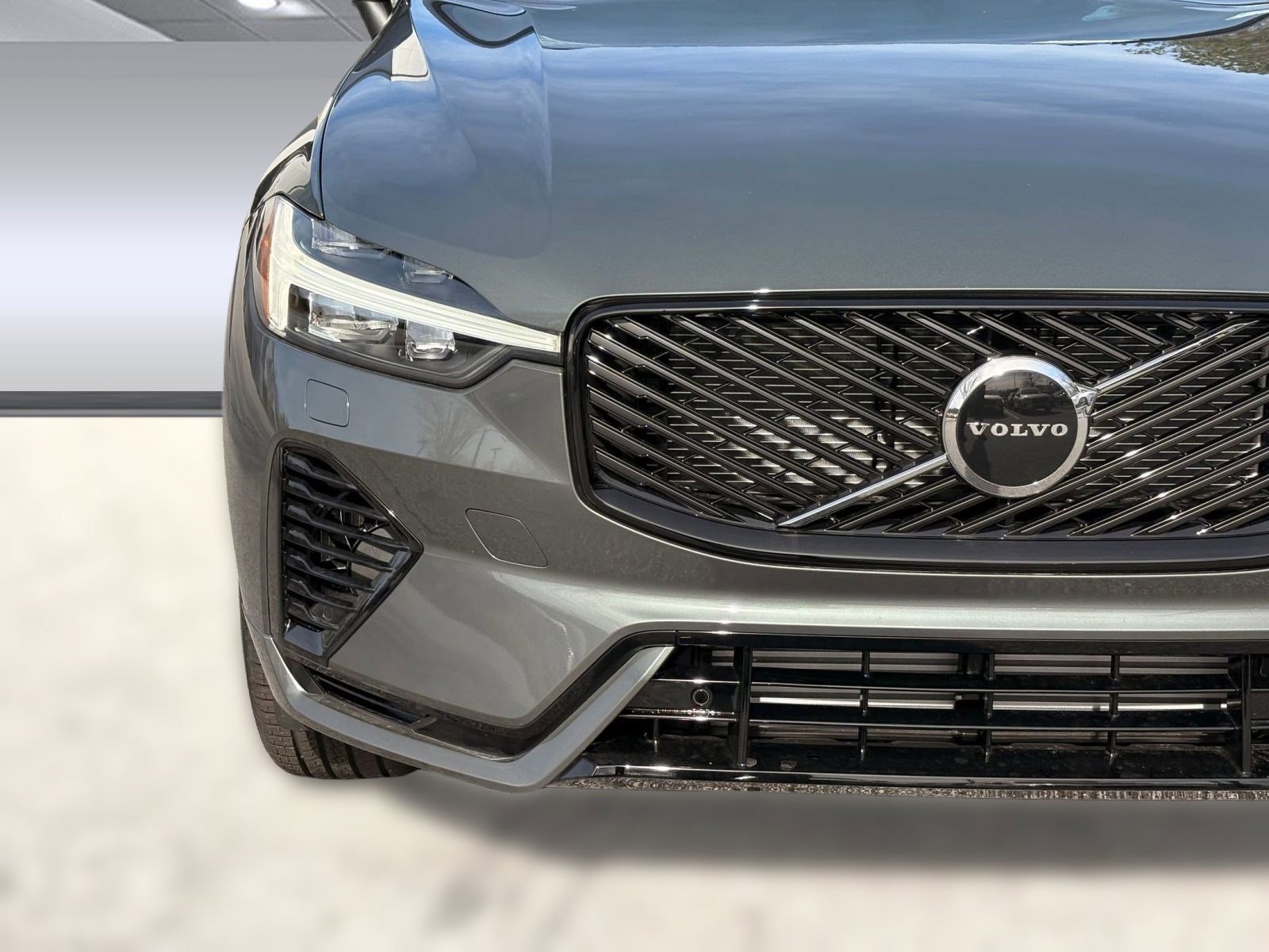 New 2026 Volvo XC60 T8 Core w/ Climate Package image 6