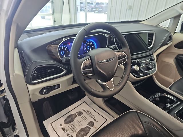 Used 2024 Chrysler Pacifica Limited FWD image 39