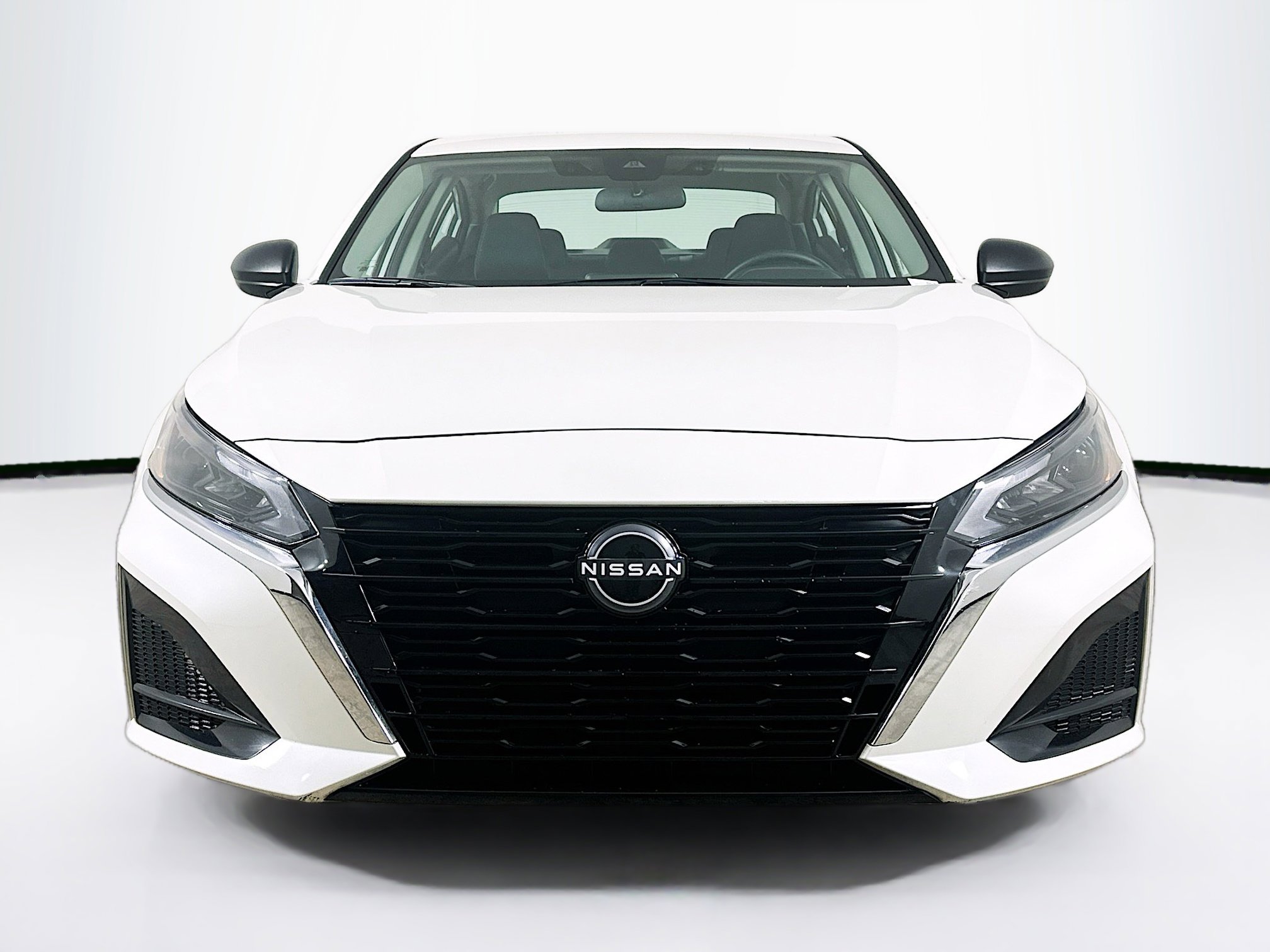 Used 2025 Nissan Altima 2.5 SV image 2