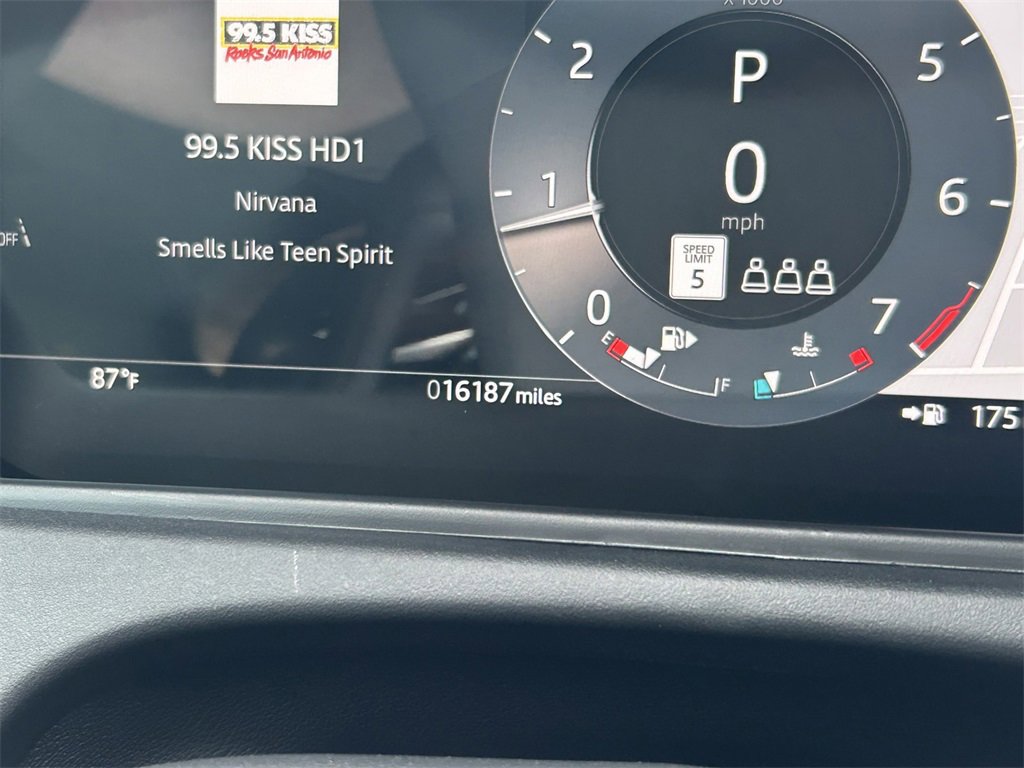 Used 2025 Land Rover Range Rover Velar Dynamic SE image 38