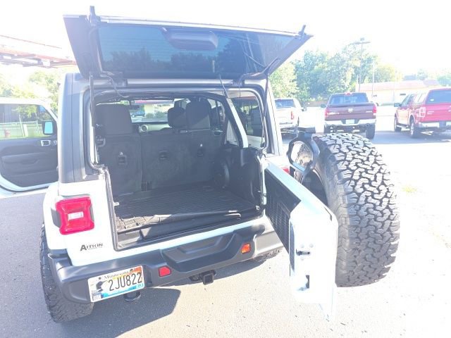 Used 2018 Jeep Wrangler Unlimited Sahara image 17