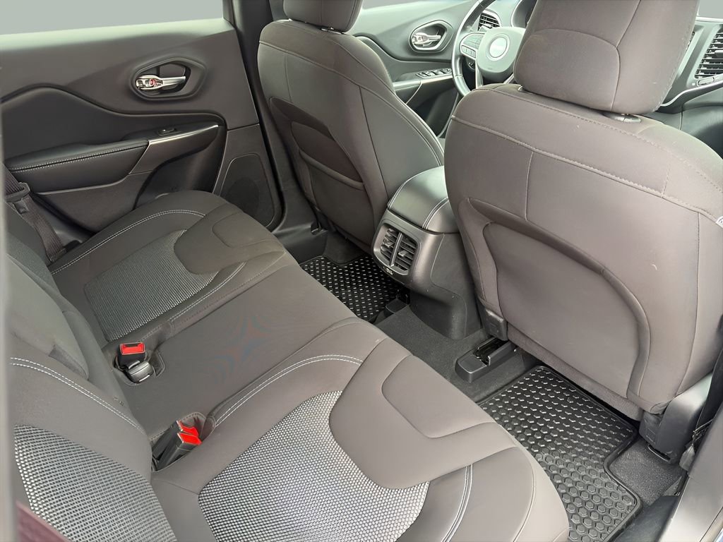 Used 2020 Jeep Cherokee Latitude w/ Cold Weather Group image 14