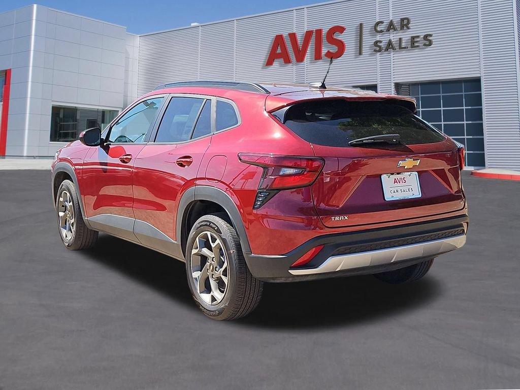 Used 2025 Chevrolet Trax LT w/ LT Convenience Package FWD image 9