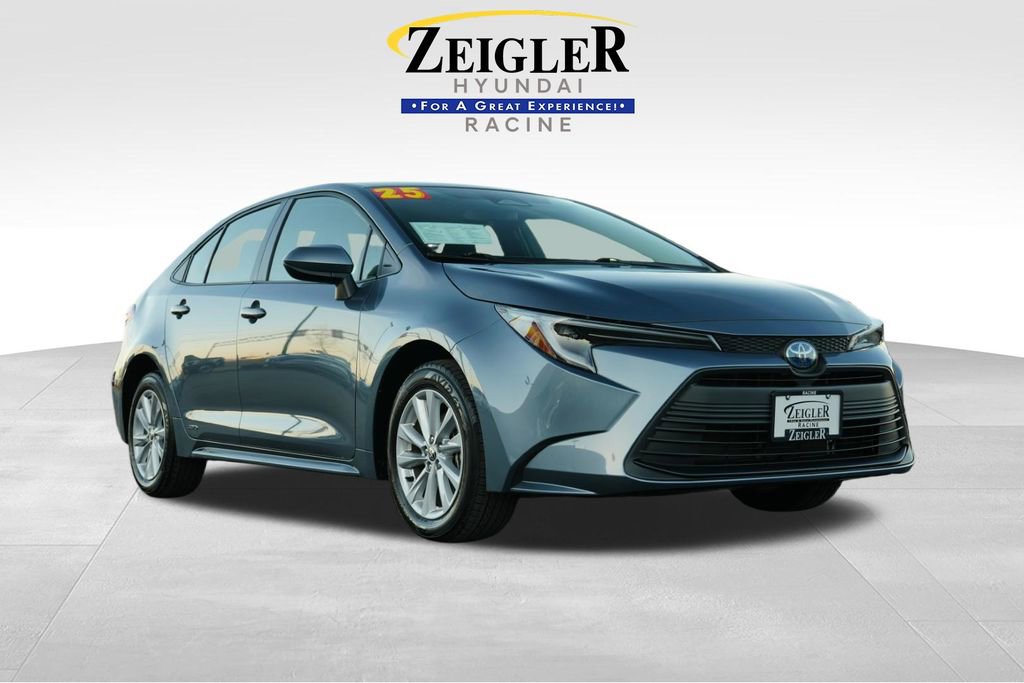 Used 2025 Toyota Corolla LE w/ LE Premium Package image 1