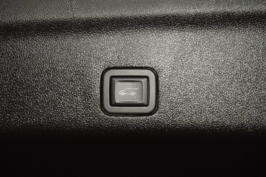 Used 2024 GMC Yukon XL Denali AWD/4WD image 28
