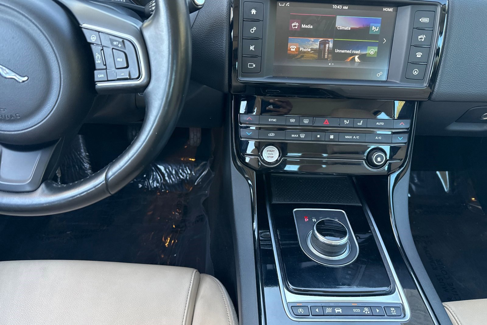 Used 2017 Jaguar XE 25t image 29