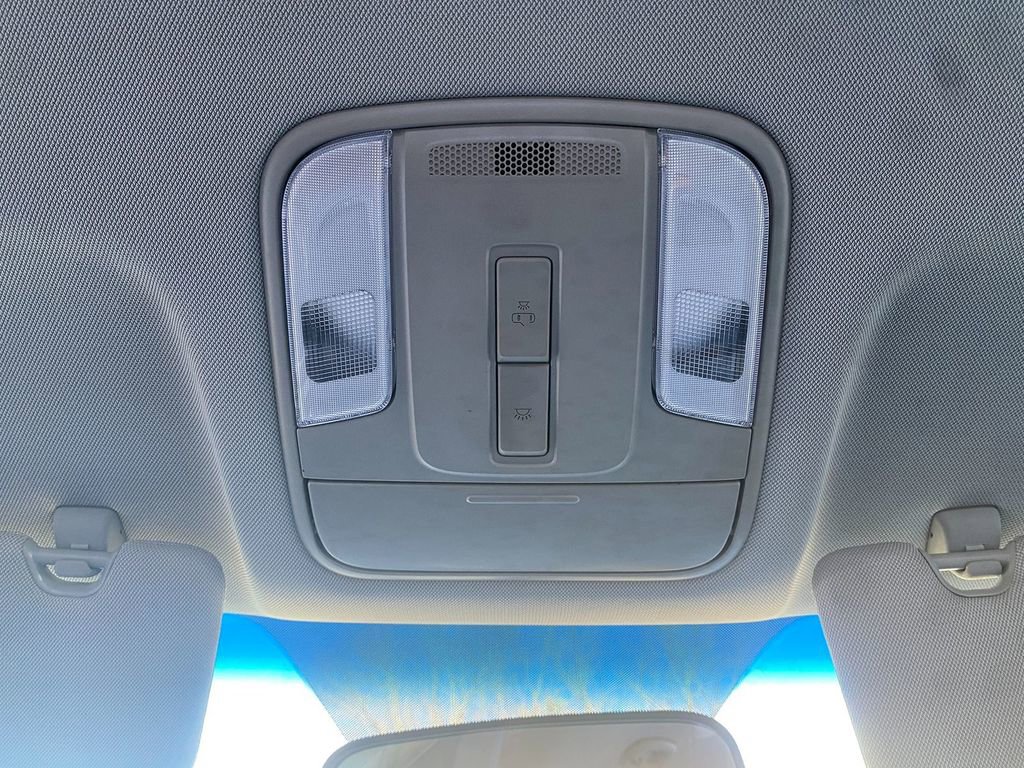 Used 2018 Kia Sedona L image 23