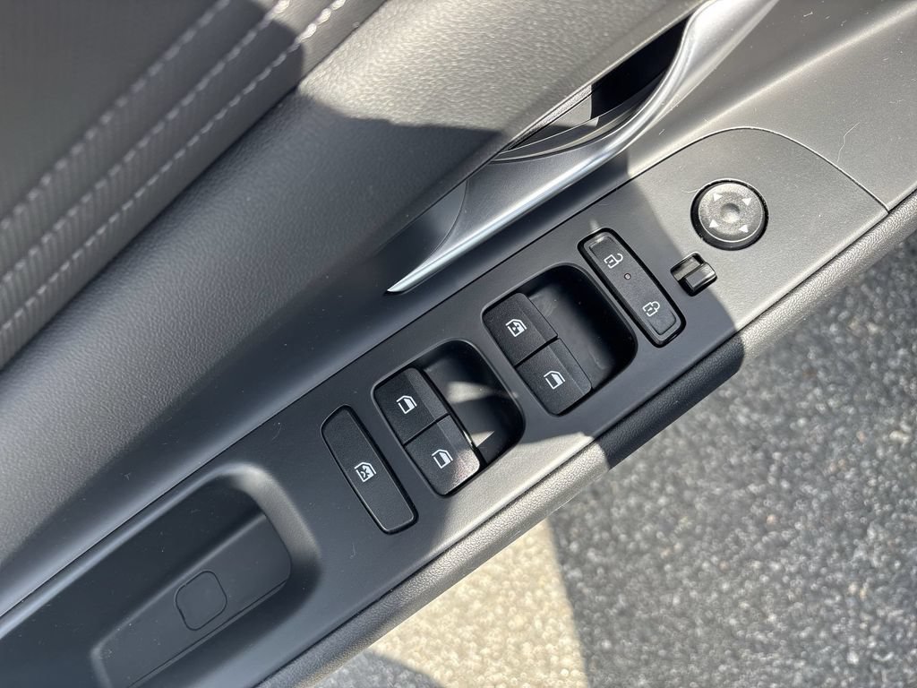 Used 2025 Hyundai Elantra SEL FWD image 15