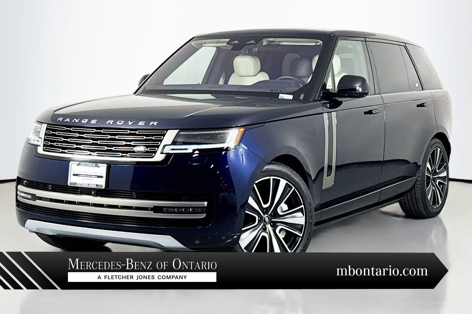 Used 2023 Land Rover Range Rover Long Wheelbase SE image 1