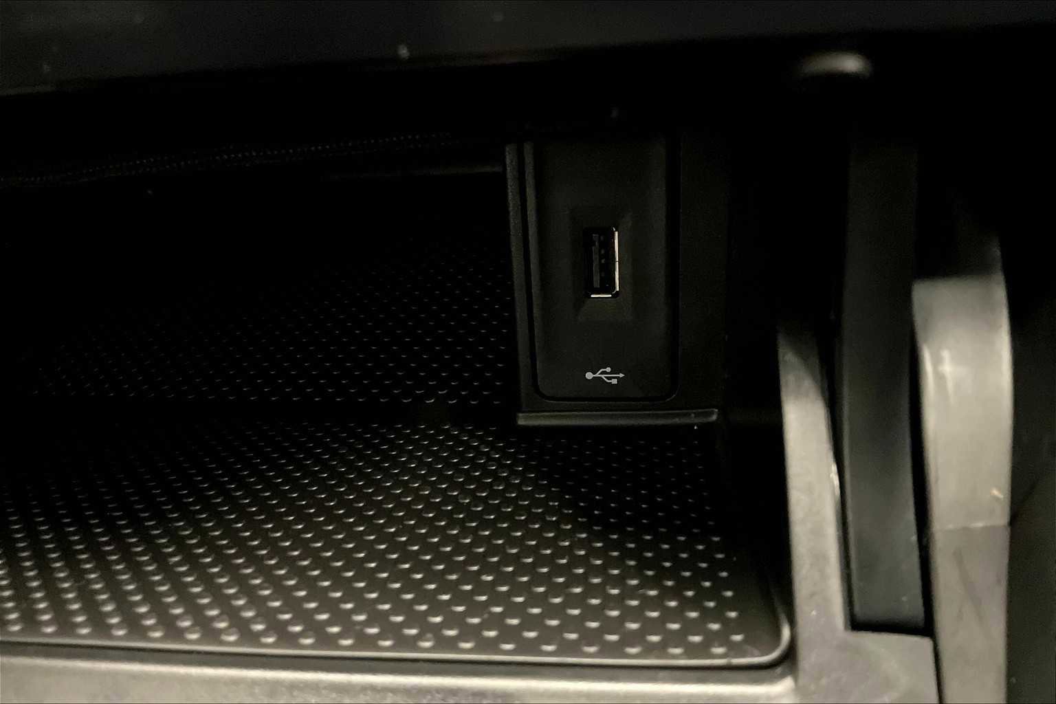 Used 2019 Volkswagen e-Golf SE w/ Driver Assistance Package image 35