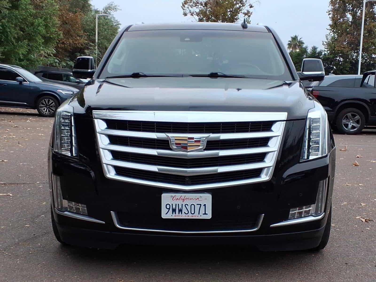 Used 2016 Cadillac Escalade Luxury AWD/4WD image 2