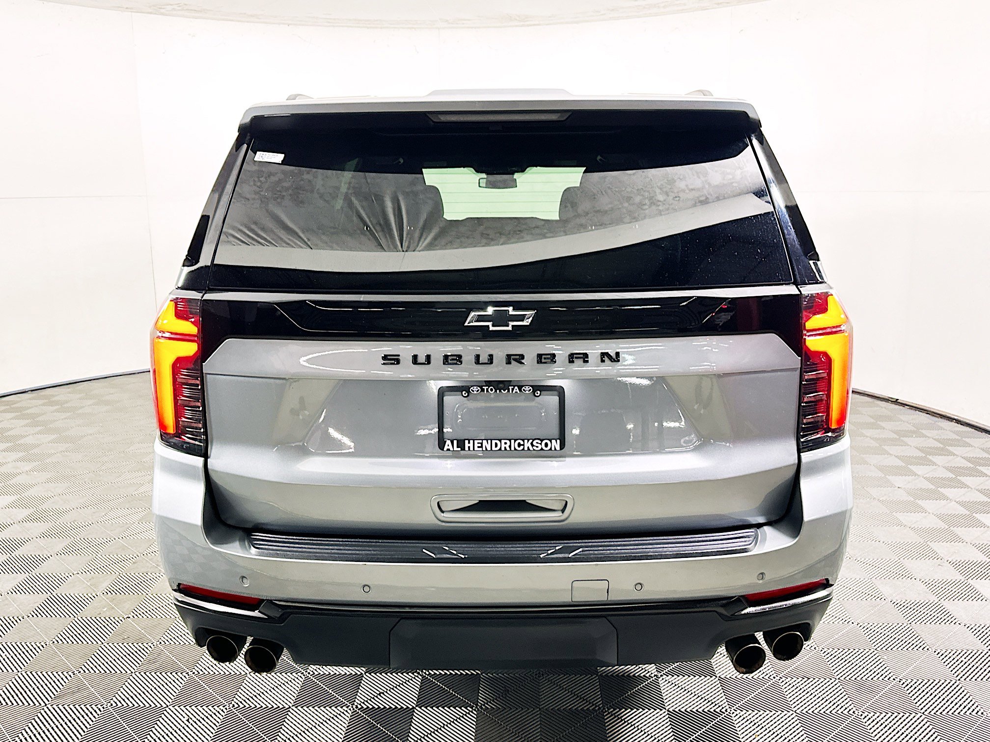 Used 2025 Chevrolet Suburban Z71 image 4