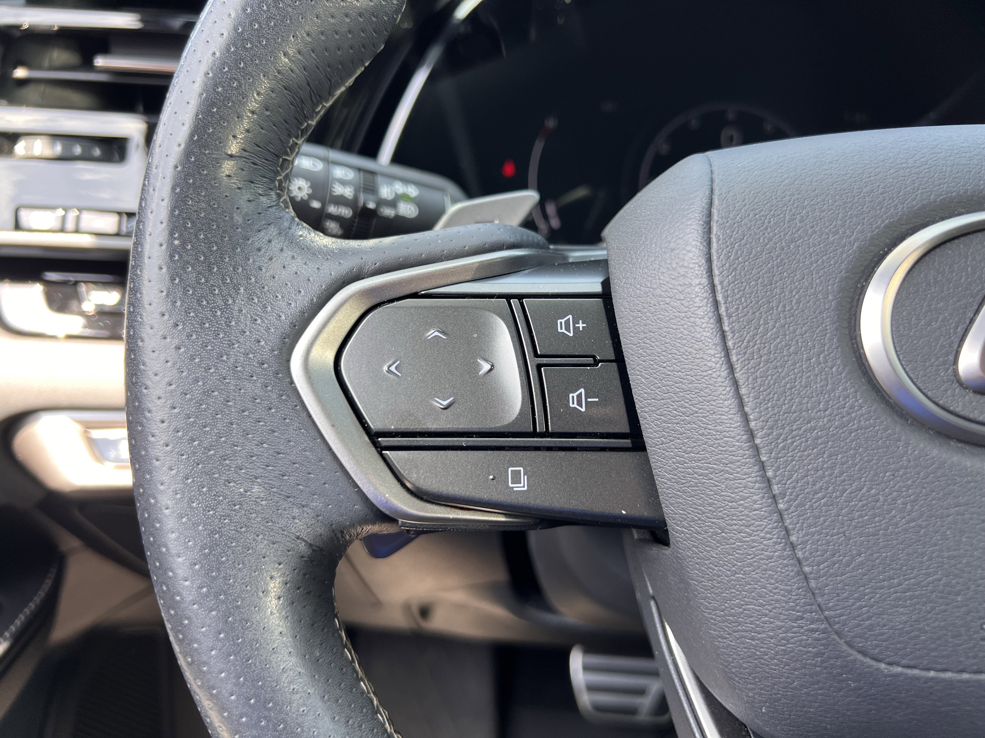 Used 2023 Lexus RX 350 F Sport w/ Accessory Package (Z1) image 19