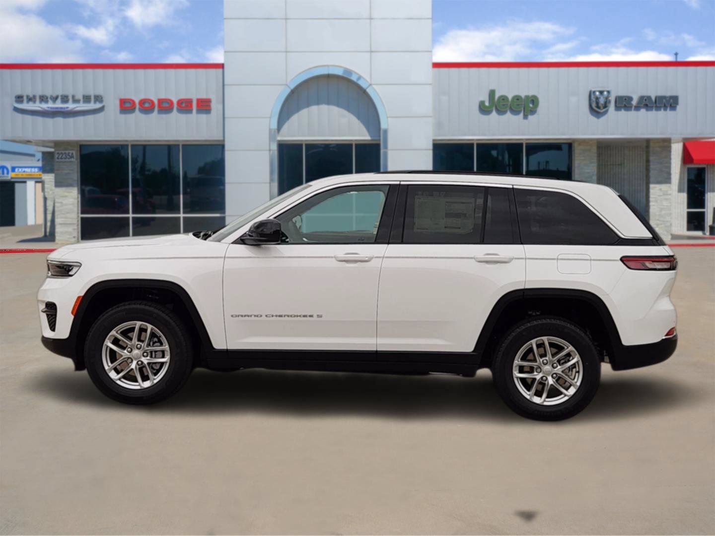 New 2026 Jeep Grand Cherokee Laredo X AWD/4WD image 3