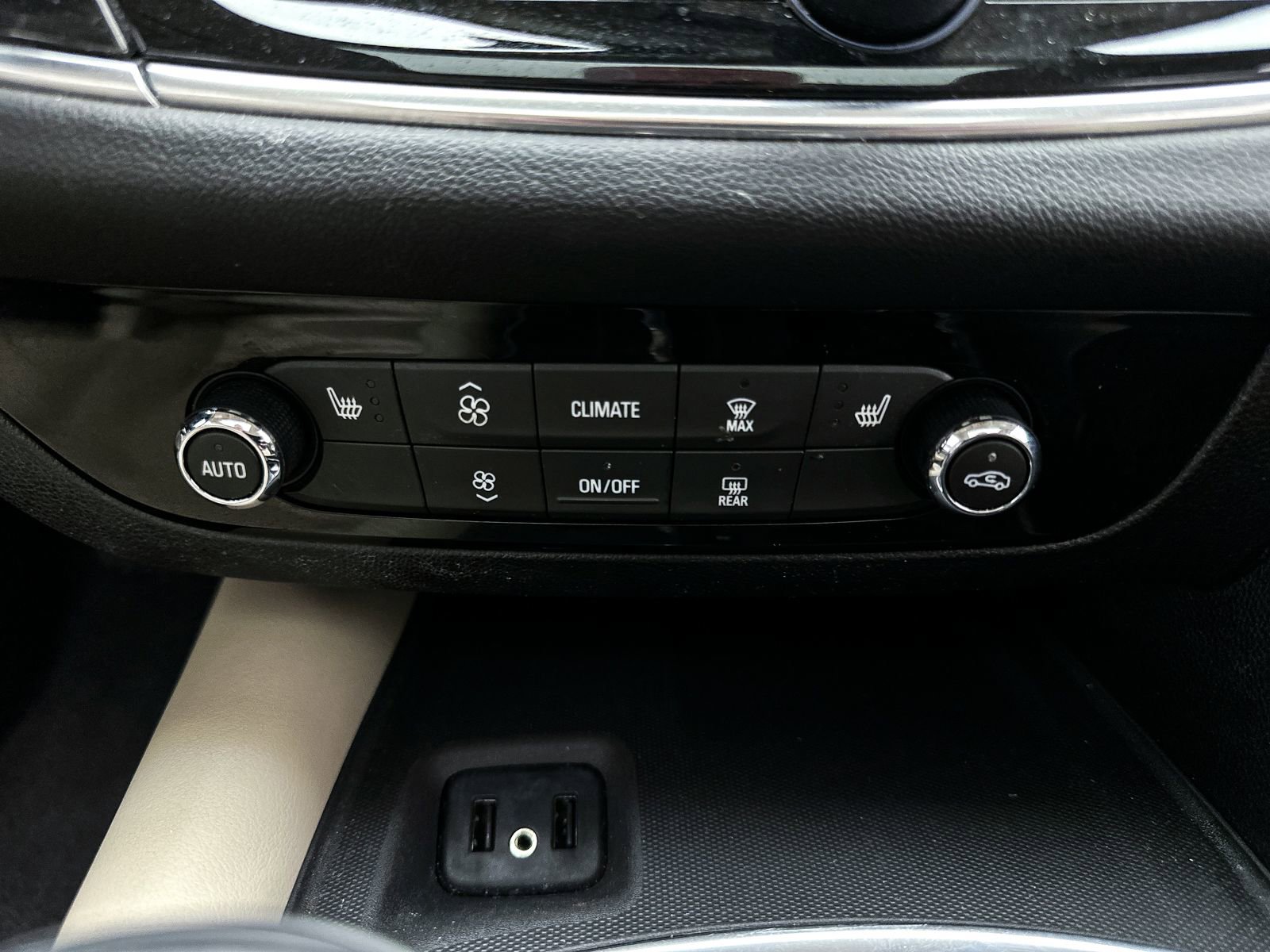 Used 2018 Buick Enclave Essence AWD/4WD image 24