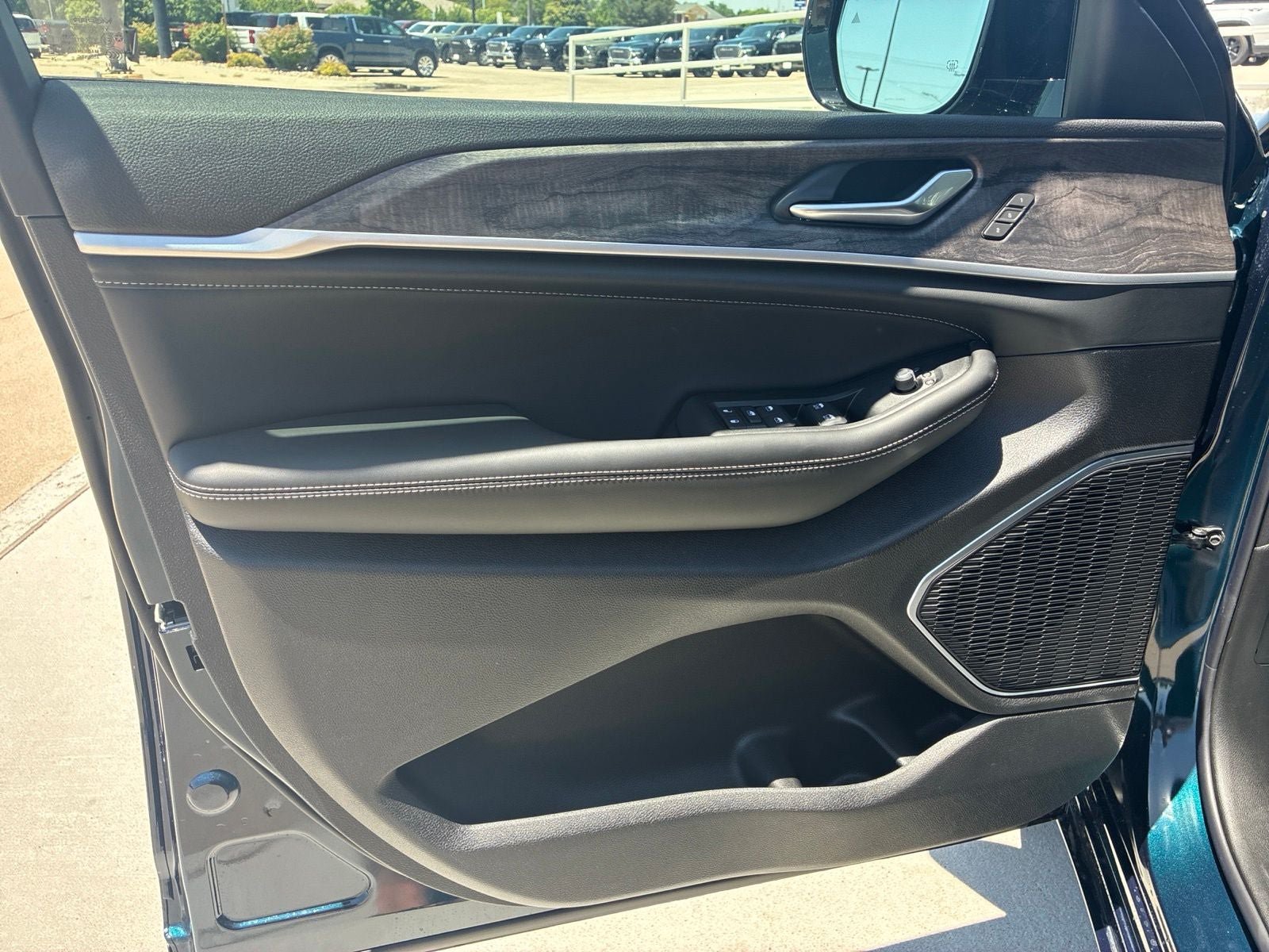 New 2026 Jeep Grand Cherokee Limited AWD/4WD image 15