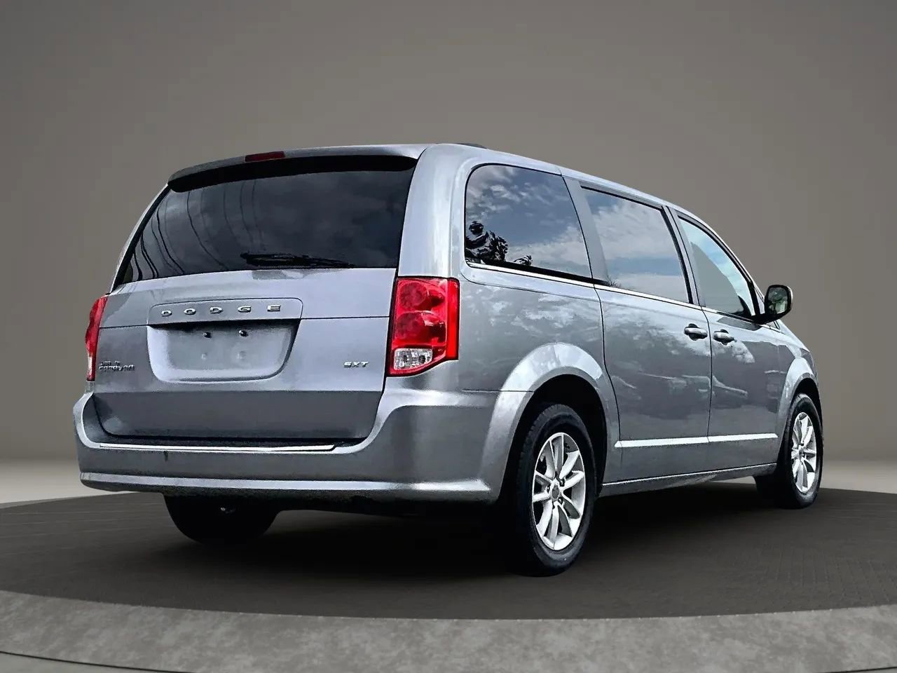 Used 2020 Dodge Grand Caravan SXT image 12