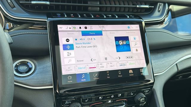 Used 2023 Jeep Grand Cherokee 30th Anniversary image 16