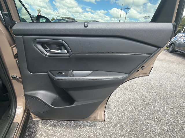 Used 2024 Nissan Rogue SV w/ SV Premium Package FWD image 16