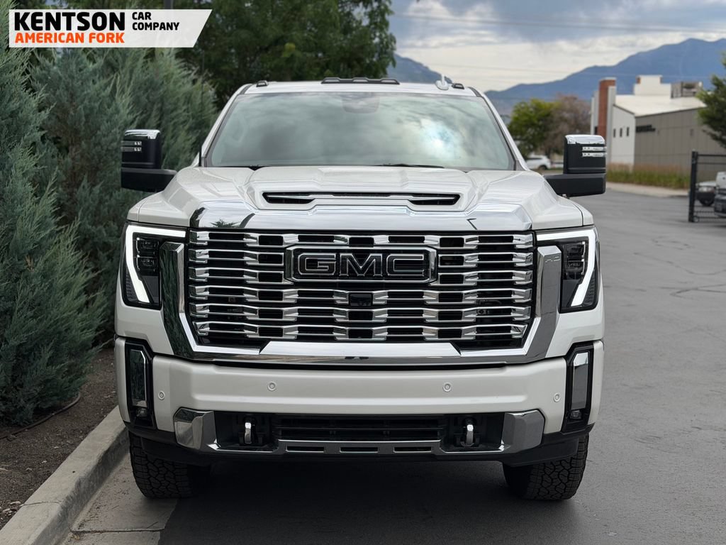 Used 2025 GMC Sierra 3500 Denali w/ Denali Reserve Package AWD/4WD image 2