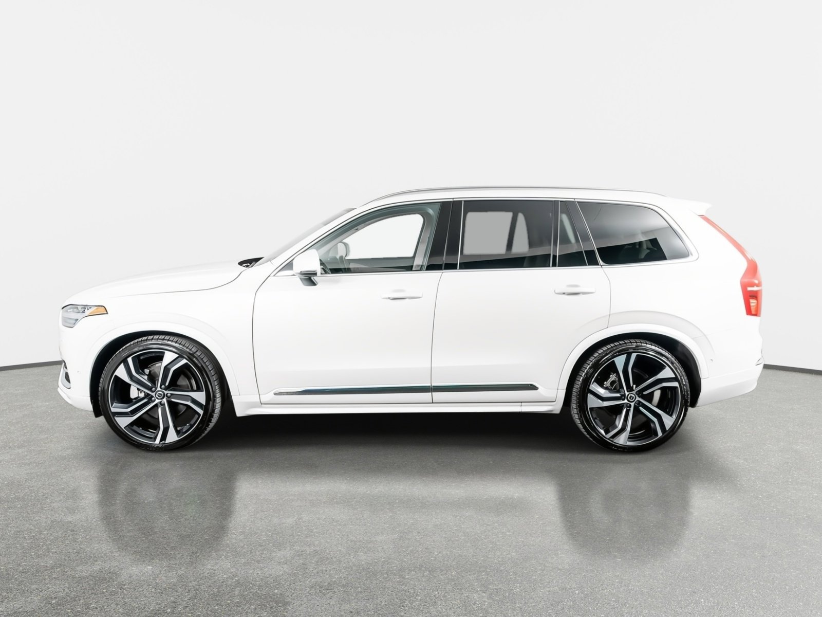 Used 2025 Volvo XC90 B6 Ultra w/ Protection Package Premier image 15