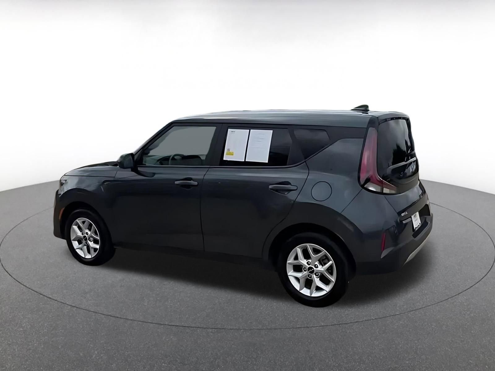 Used 2025 Kia Soul LX w/ LX Technology Package FWD image 10