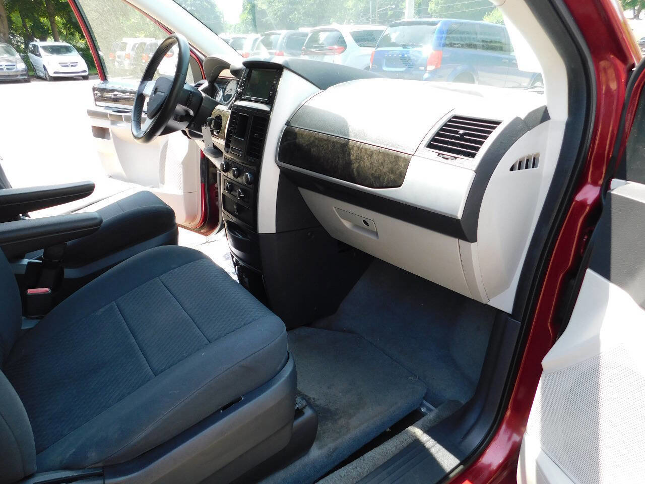 Used 2010 Dodge Grand Caravan Crew w/ Family Value Group image 27