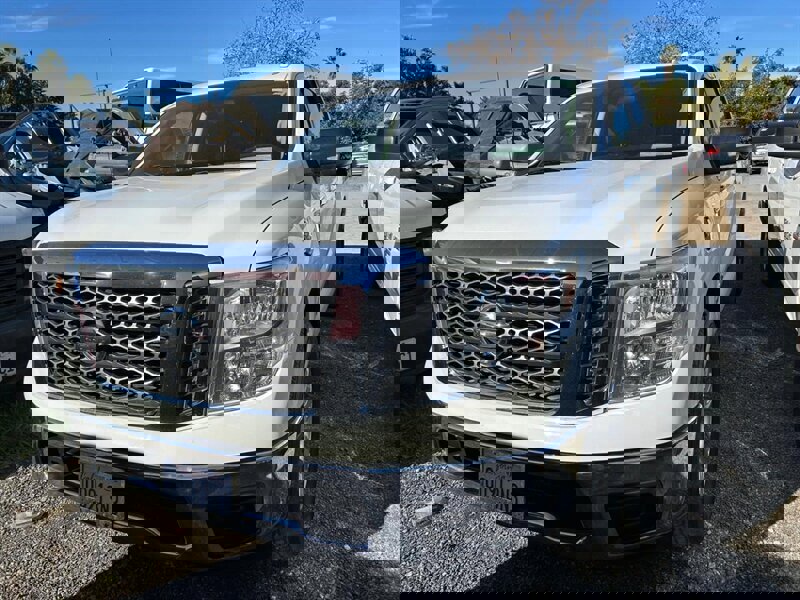 Used 2017 Nissan Titan SV RWD image 23